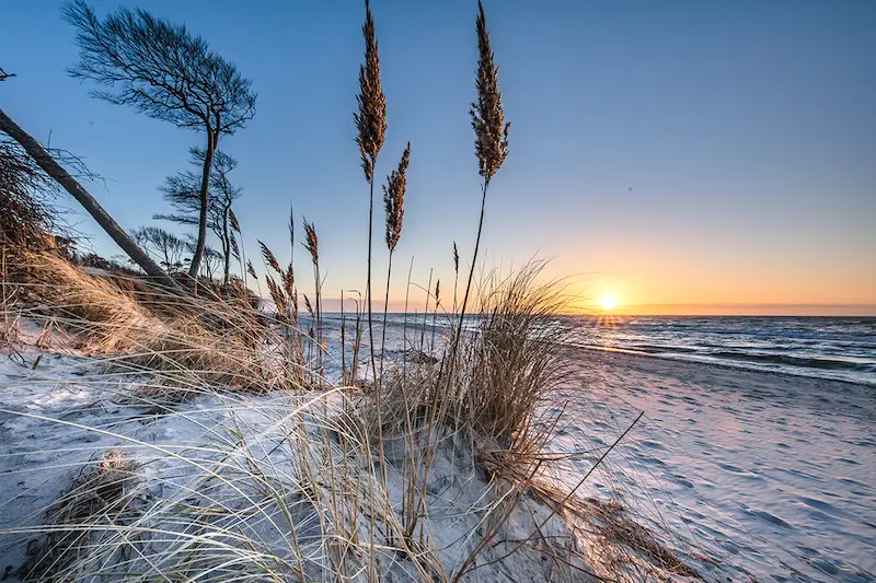 Zonsondergang aan het strand _vakvereniging Redactief